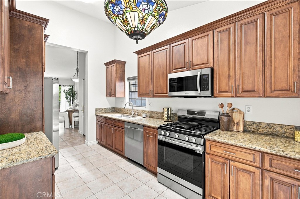 2538 W Macarthur Boulevard #j Property Photo 18