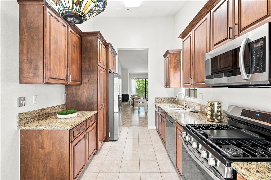 2538 W Macarthur Boulevard #j Property Photo 19