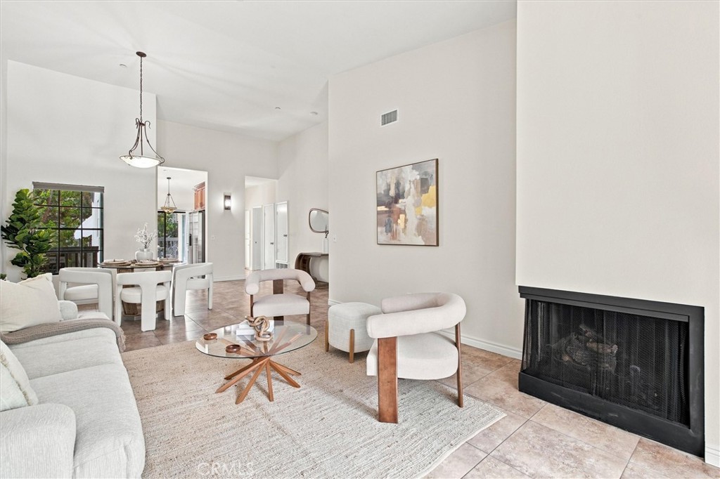 2538 W Macarthur Boulevard #j Property Photo 24