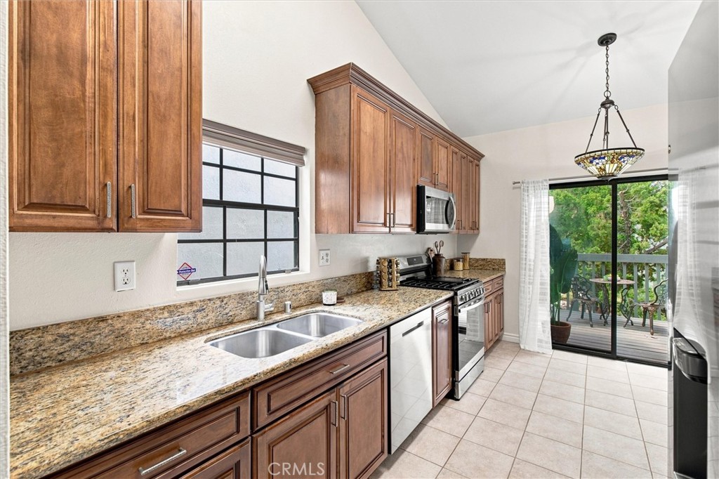 2538 W Macarthur Boulevard #j Property Photo 27