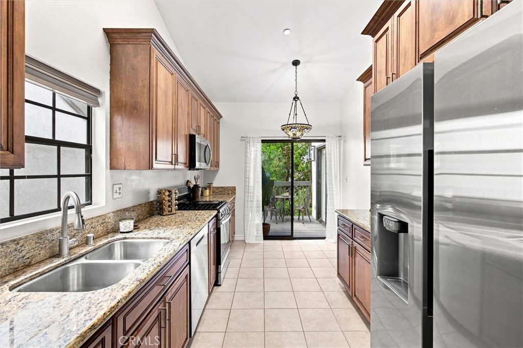 2538 W Macarthur Boulevard #j Property Photo 28
