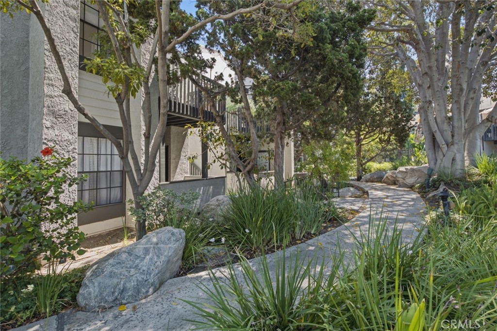 2538 W Macarthur Boulevard #j Property Photo 29