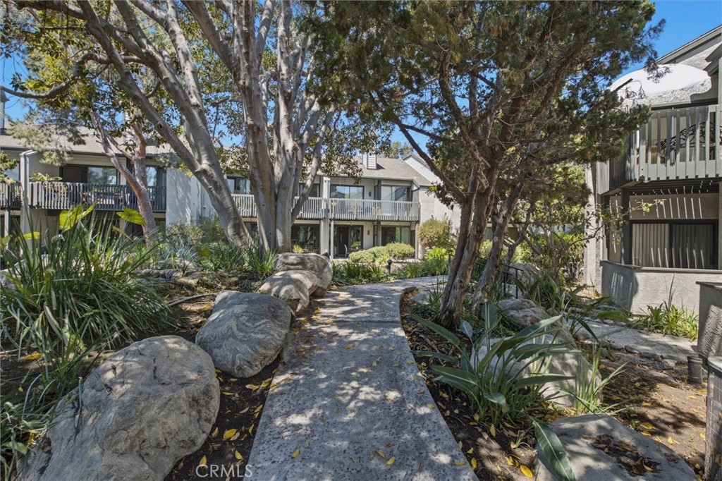 2538 W Macarthur Boulevard #j Property Photo 35