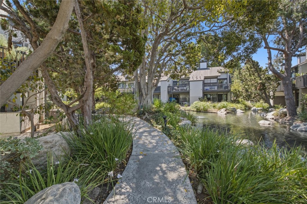 2538 W Macarthur Boulevard #j Property Photo 36