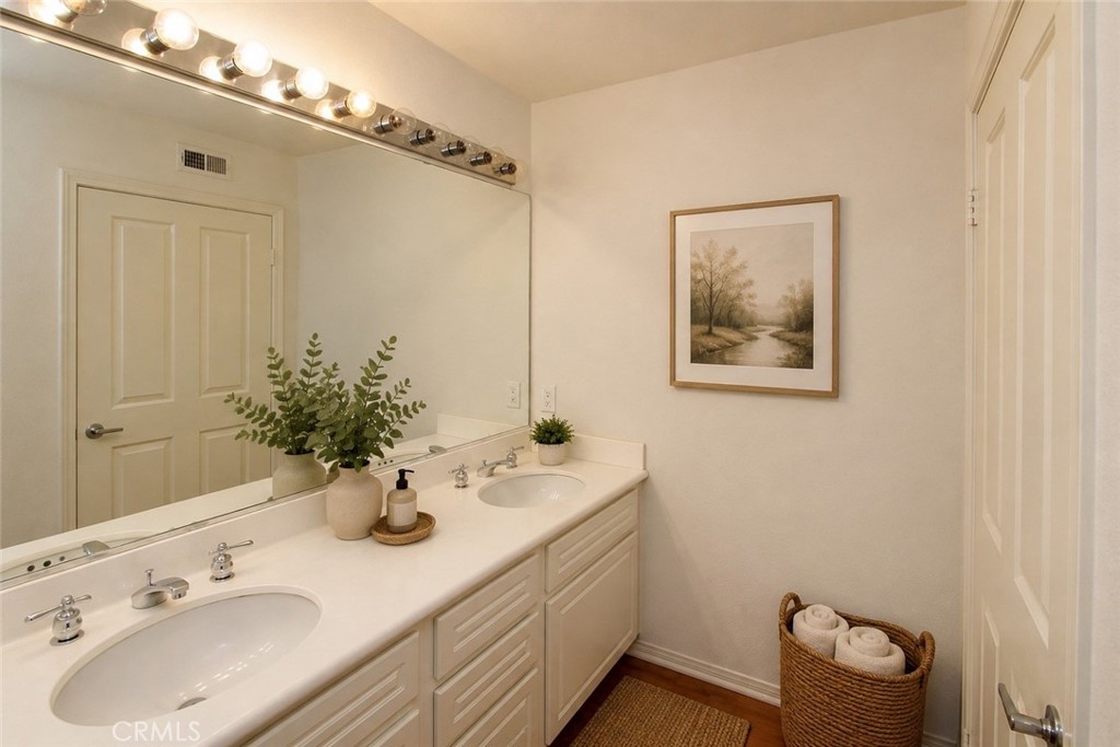 707 Solvay Aisle Property Photo 6