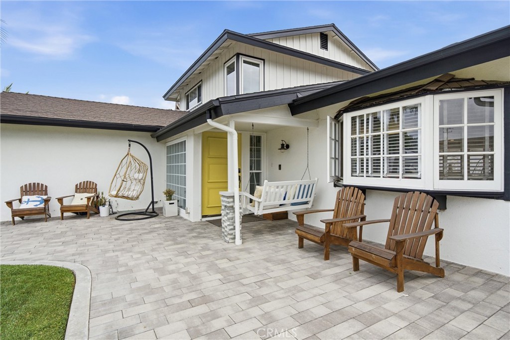 8021 Sunset Circle Property Photo 4