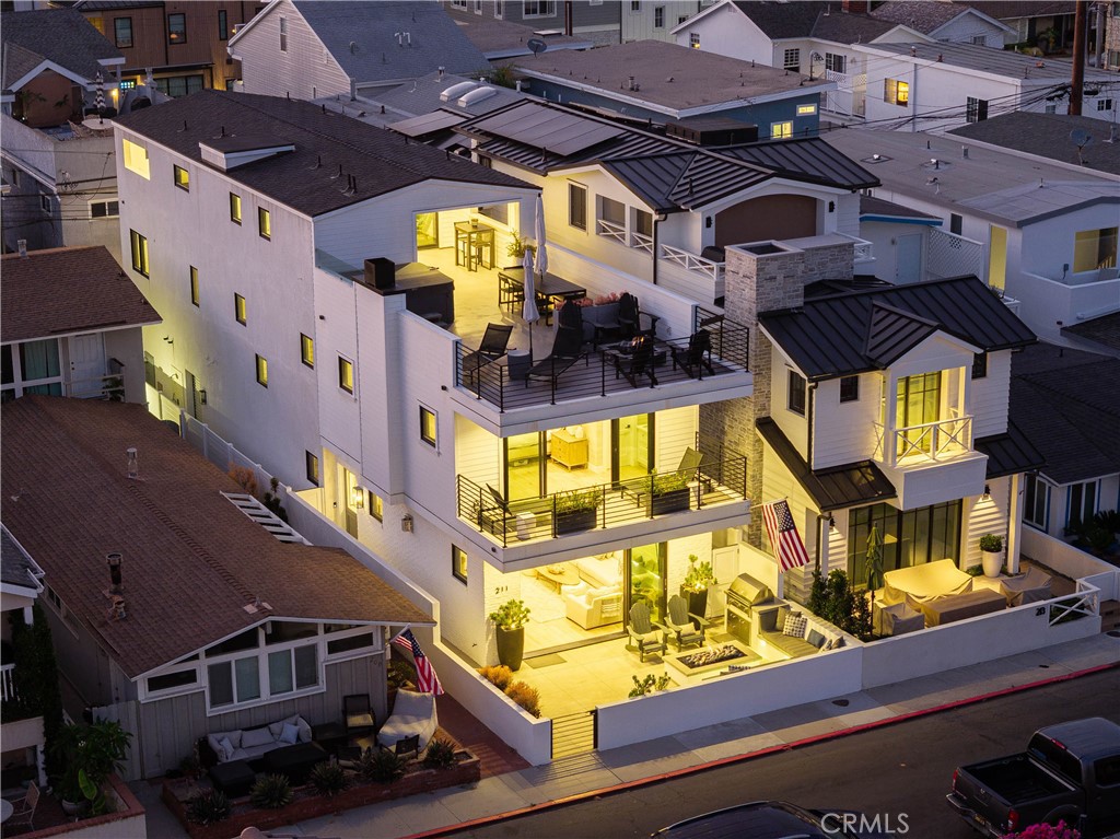 211 35th Property Photo 1