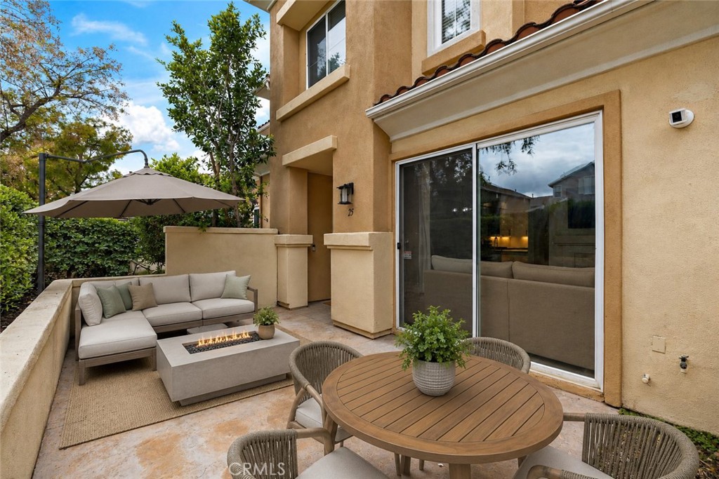 25 Via Vicini Property Photo 4