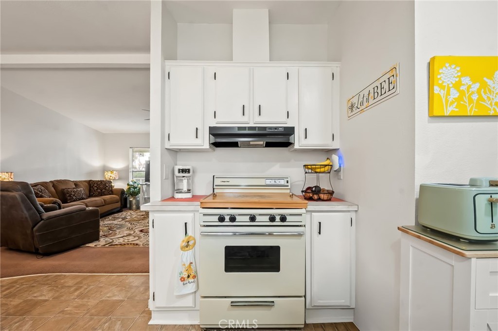 586 Channel Way Property Photo 18