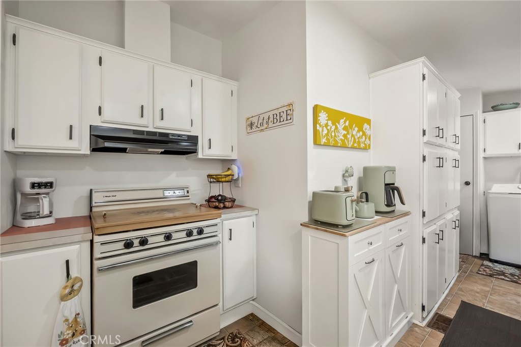 586 Channel Way Property Photo 32