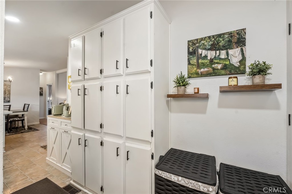 586 Channel Way Property Photo 35