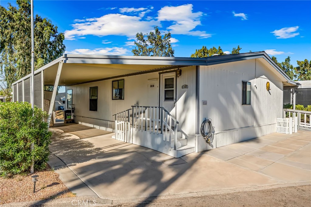 586 Channel Way Property Photo 38