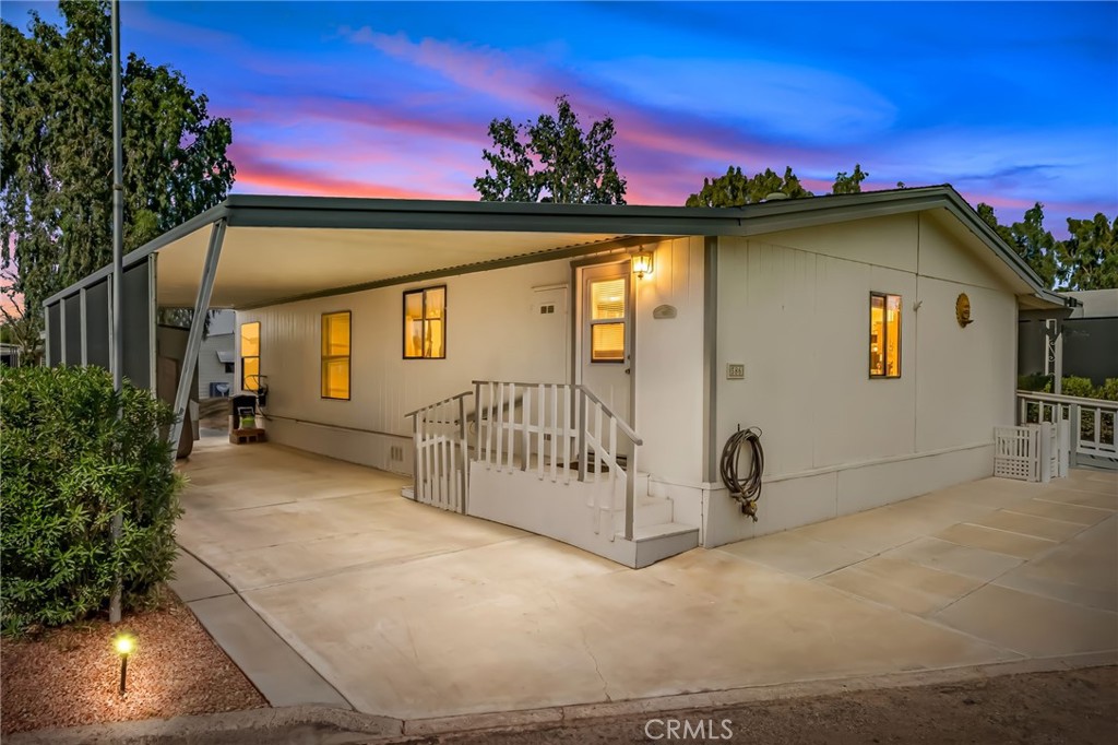 586 Channel Way Property Photo 39