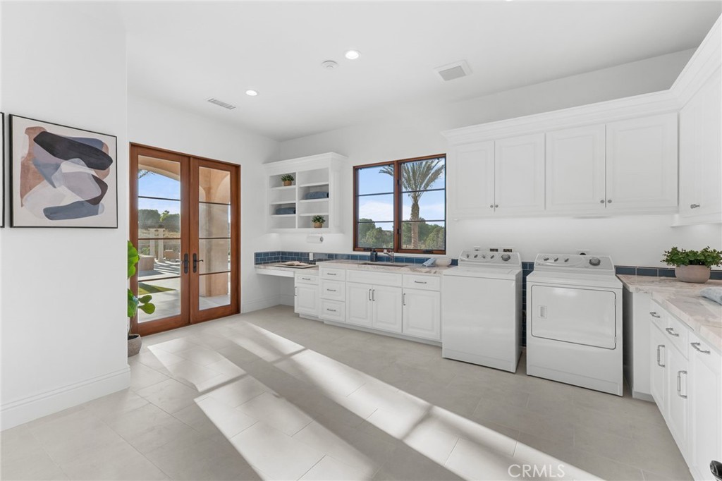 1243 Via Venezia Property Photo 32