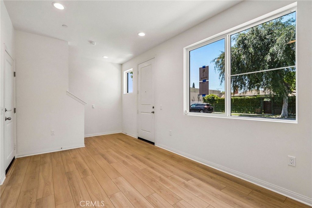 5876 Linden Ave Avenue 7 Property Photo 6