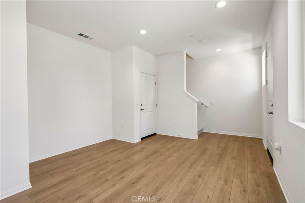 5876 Linden Ave Avenue 7 Property Photo 7