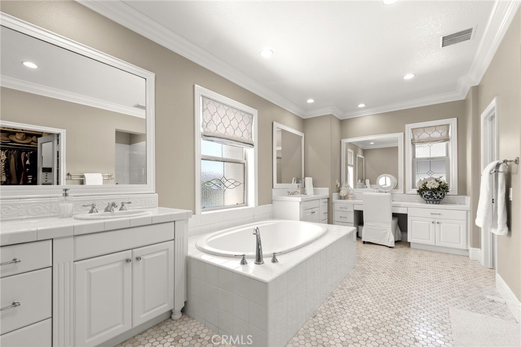 10 Jenny Property Photo 34