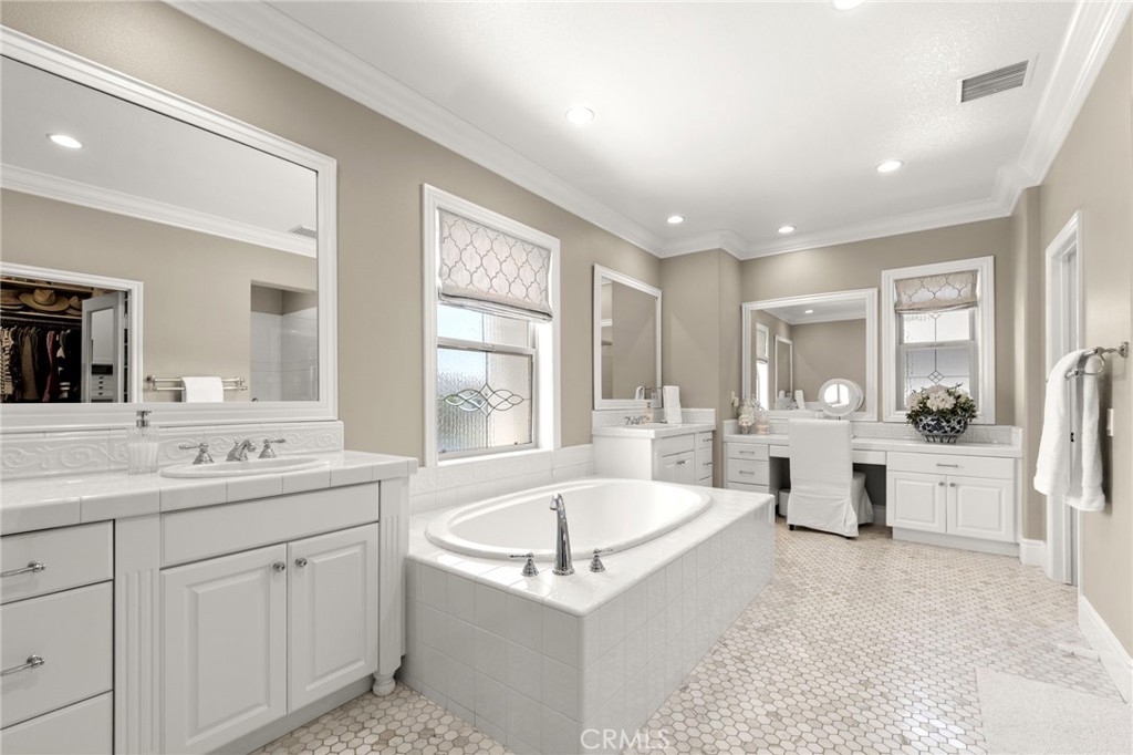 10 Jenny Property Photo 34