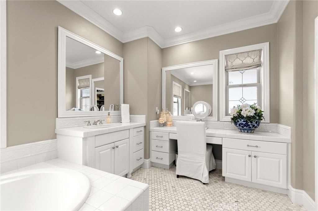 10 Jenny Property Photo 36