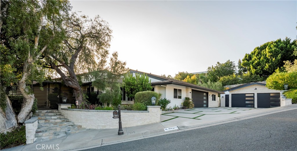 18821 Ridgeview Circle Property Photo 1