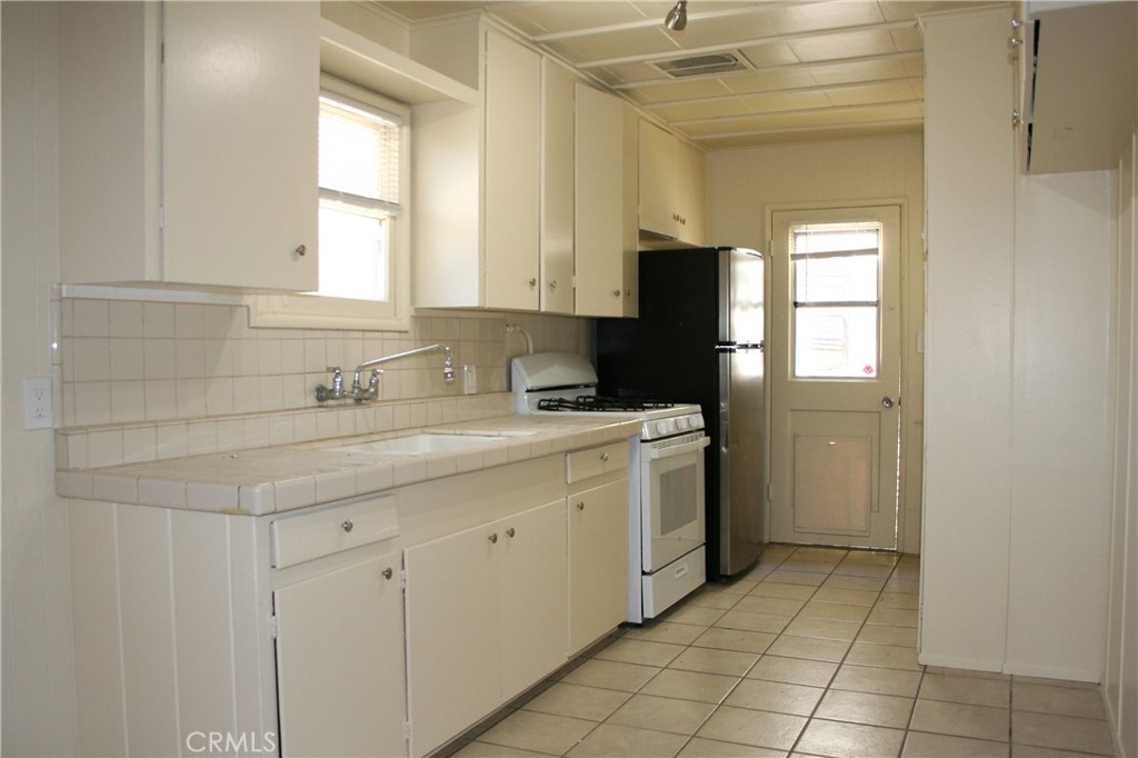 19154 Beach Boulevard B Property Photo 5