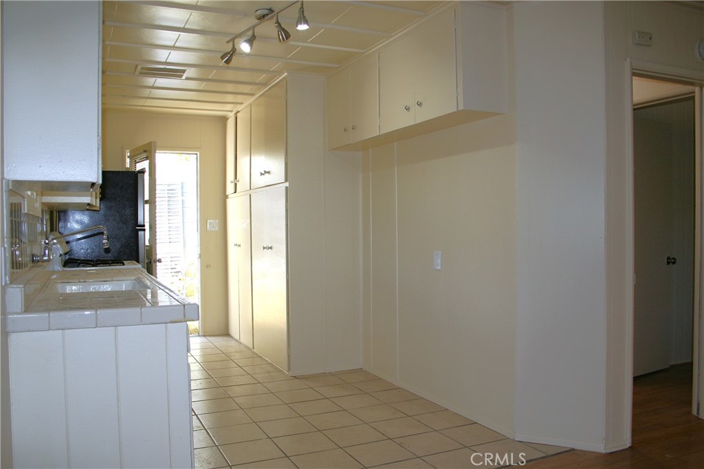 19154 Beach Boulevard B Property Photo 6