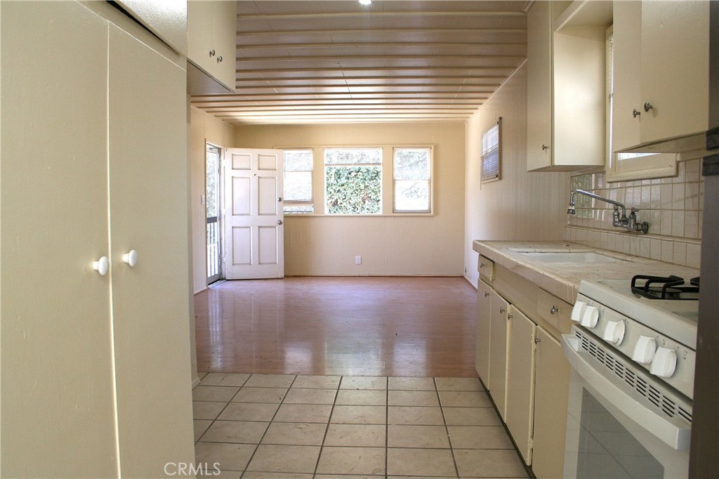 19154 Beach Boulevard B Property Photo 7