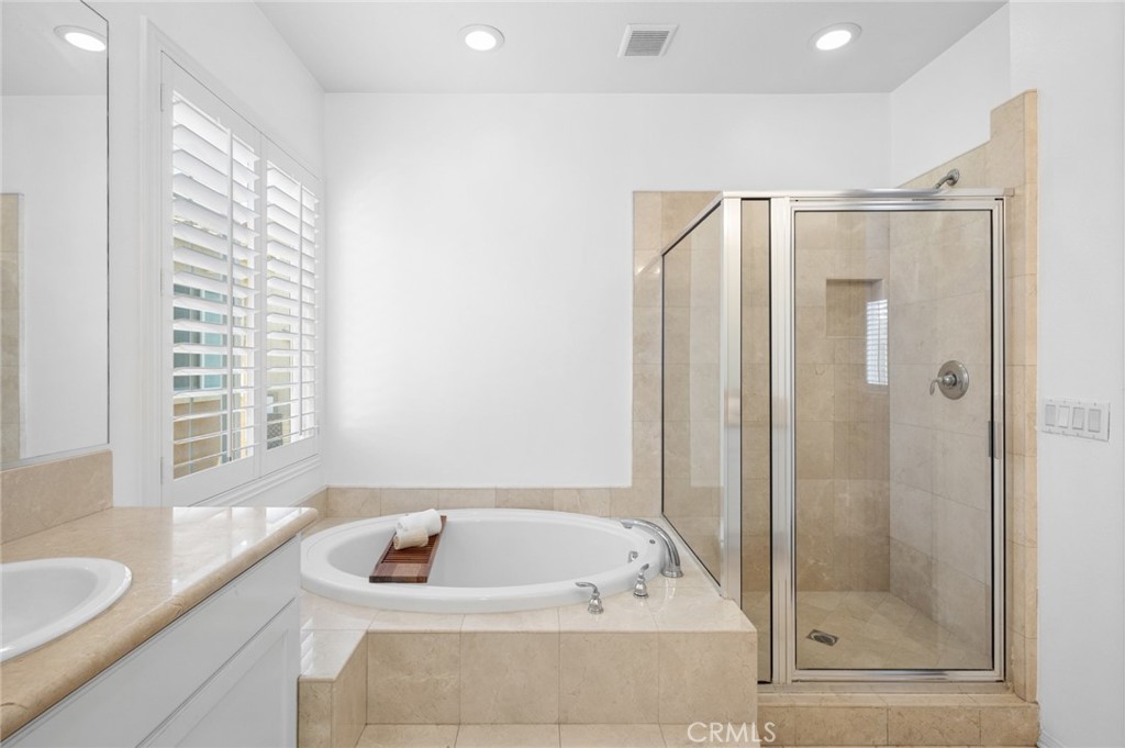 10 Newton Court Property Photo 26