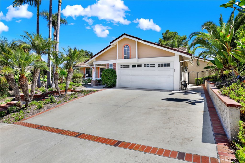 2912 Estancia Property Photo 1