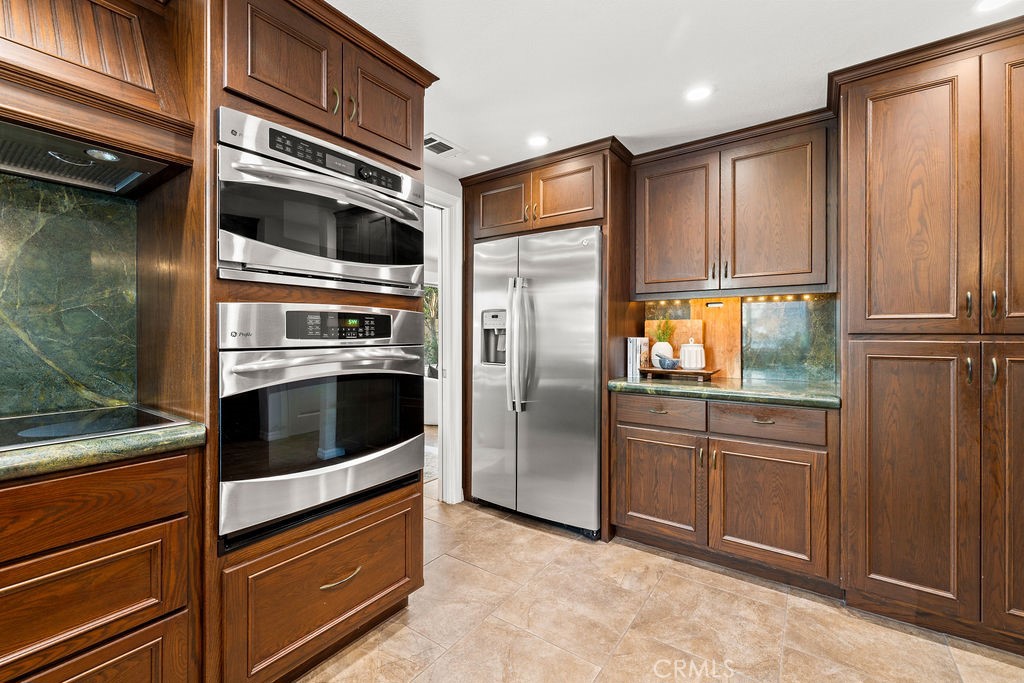 6792 Loyola Drive Property Photo 15