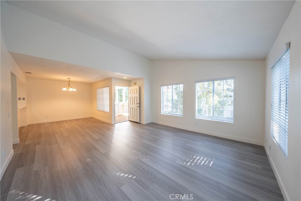 71 Woodleaf Property Photo 2