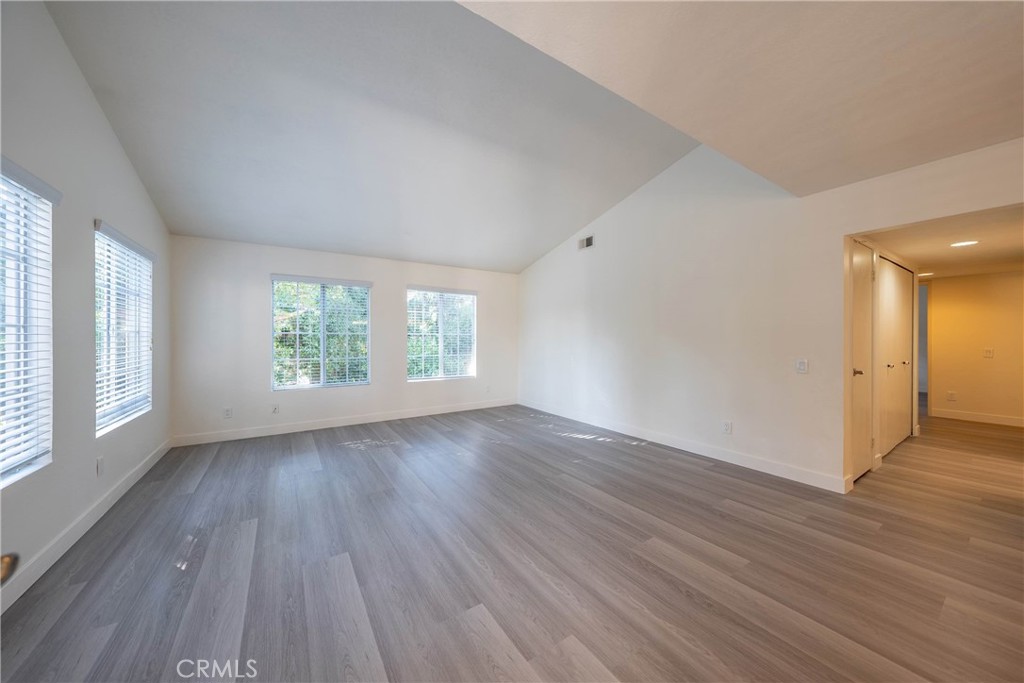 71 Woodleaf Property Photo 3