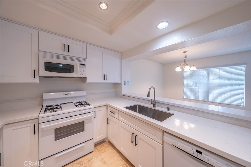 71 Woodleaf Property Photo 4