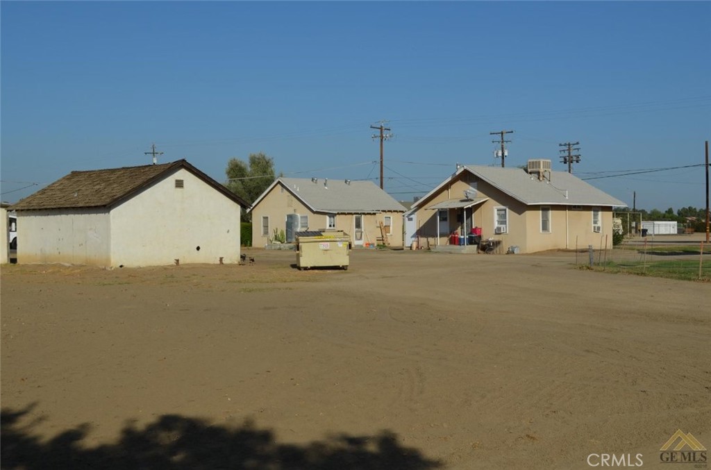 411 E Los Angeles Property Photo 5