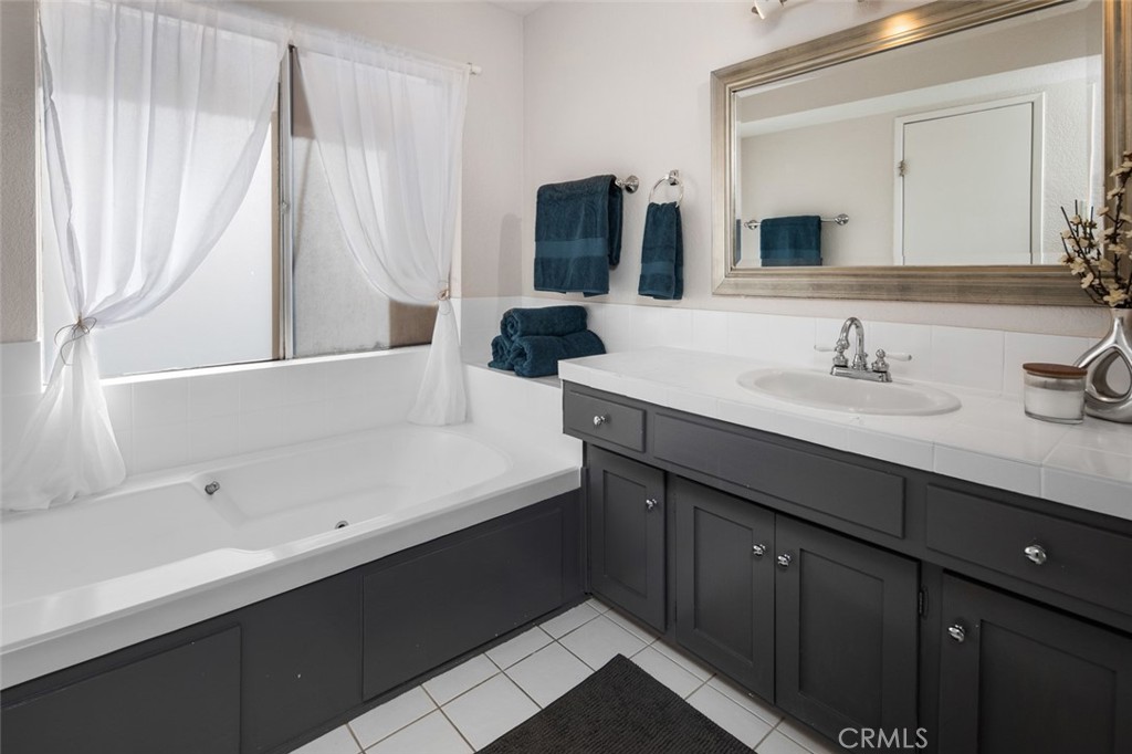10365 Almayo Avenue 6 Property Photo 15