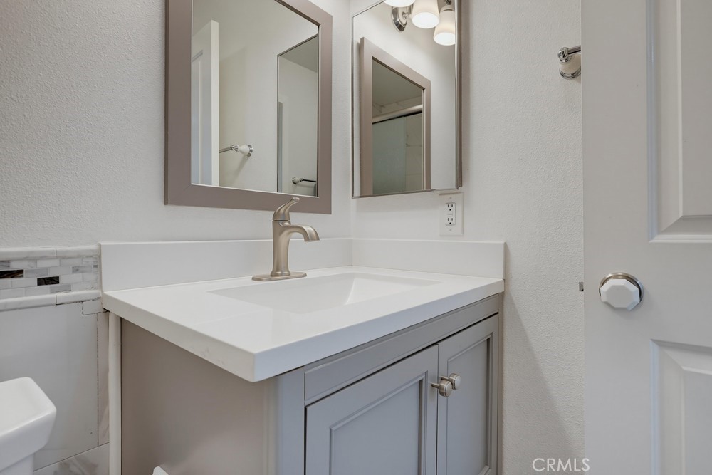 23411 Cambridge Property Photo 26