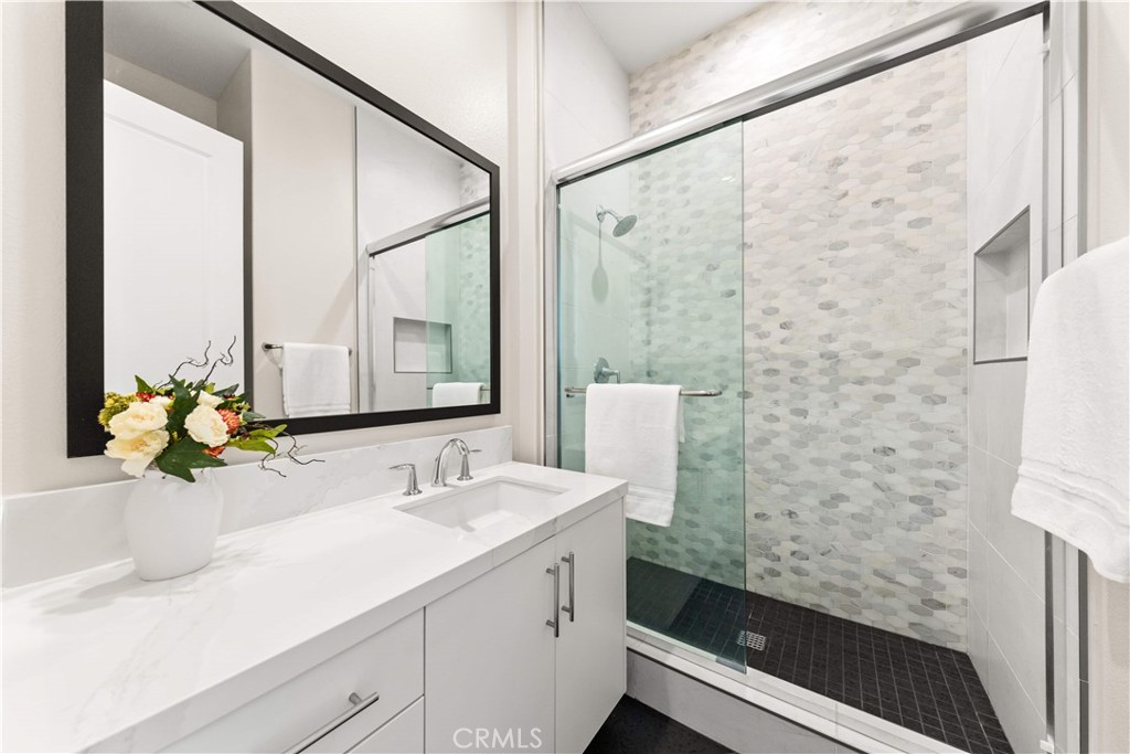 100 Walworth Property Photo 6