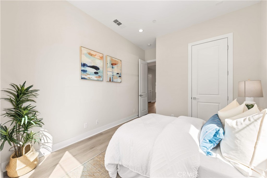 100 Walworth Property Photo 8