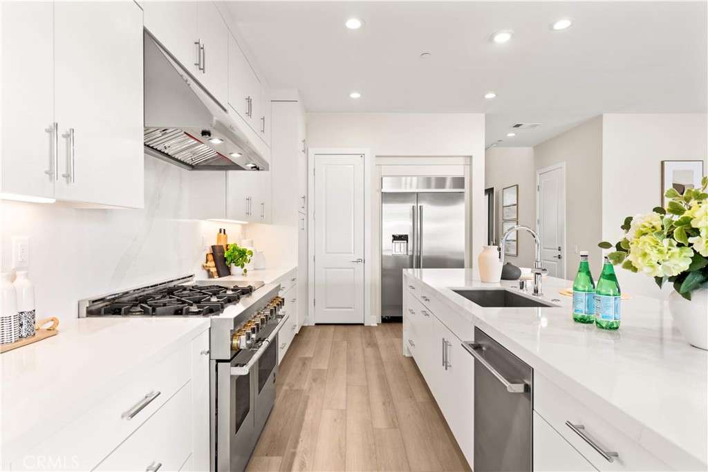 100 Walworth Property Photo 14
