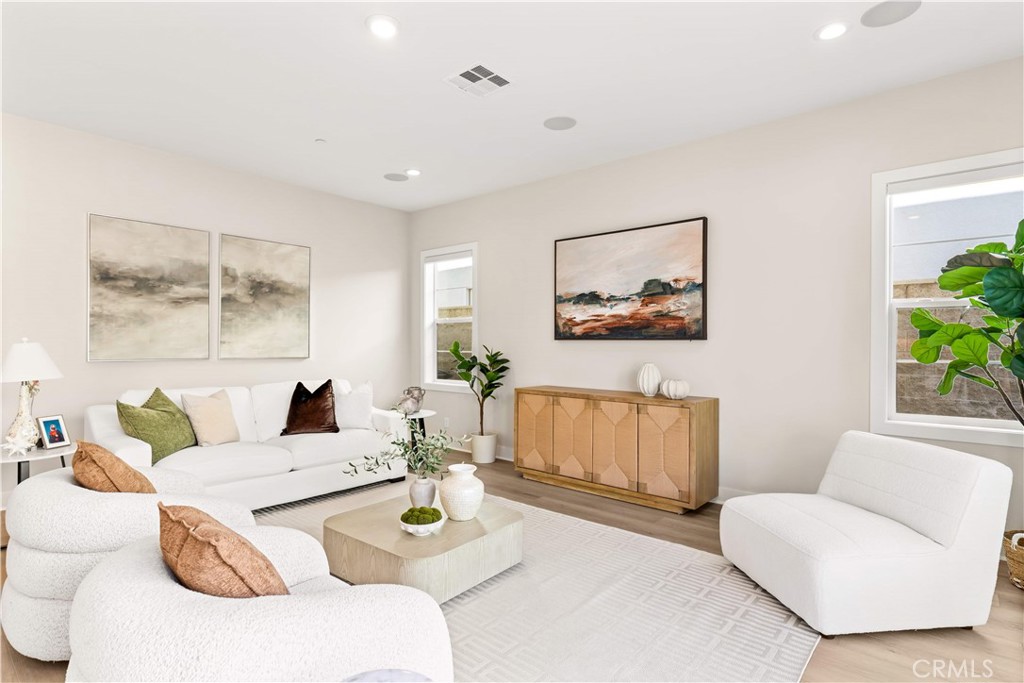100 Walworth Property Photo 15