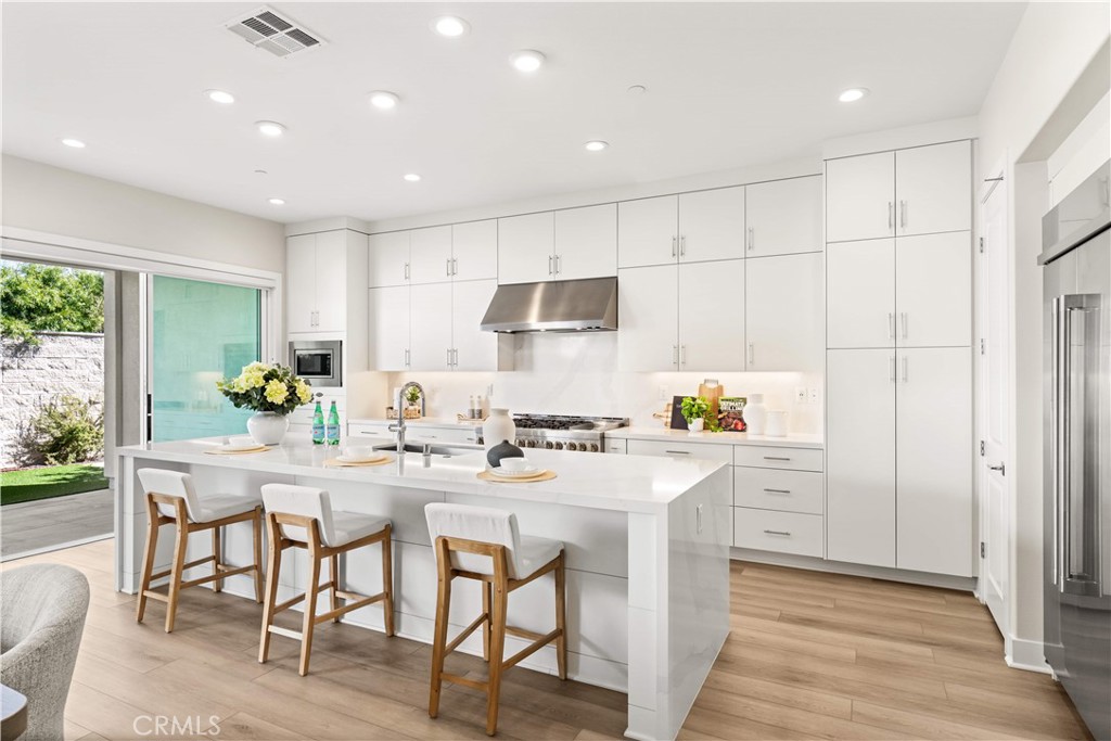 100 Walworth Property Photo 18
