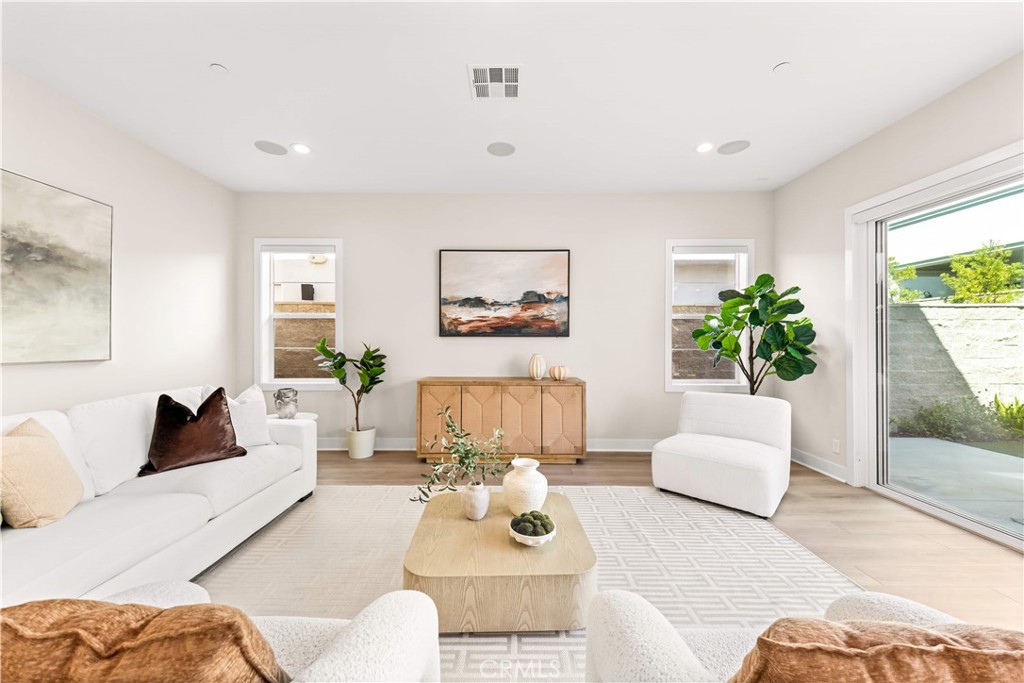 100 Walworth Property Photo 20