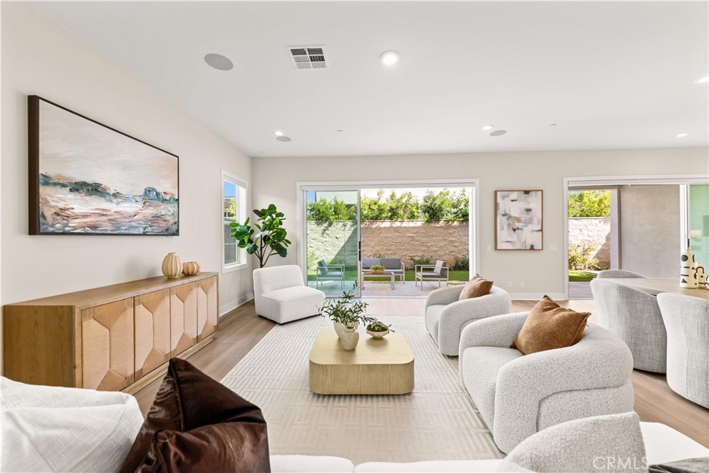 100 Walworth Property Photo 21