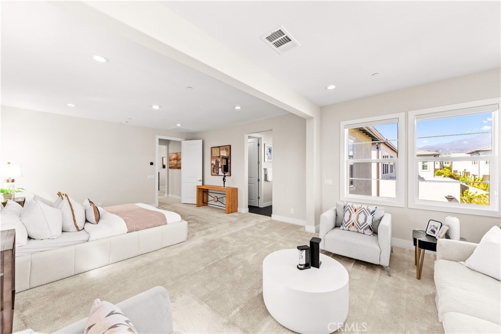 100 Walworth Property Photo 32