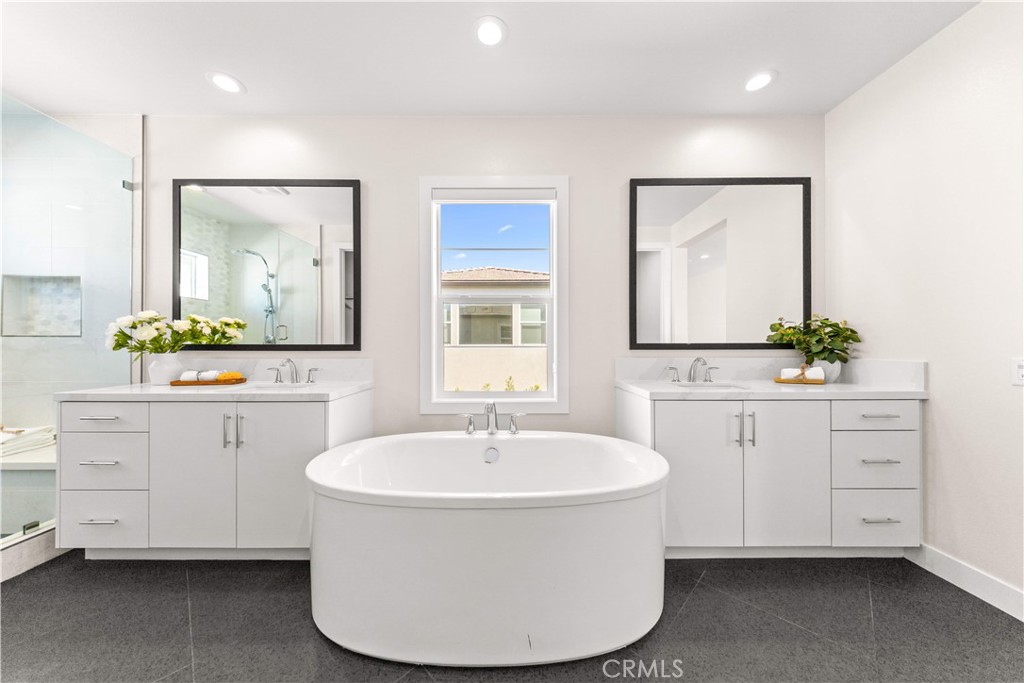 100 Walworth Property Photo 36