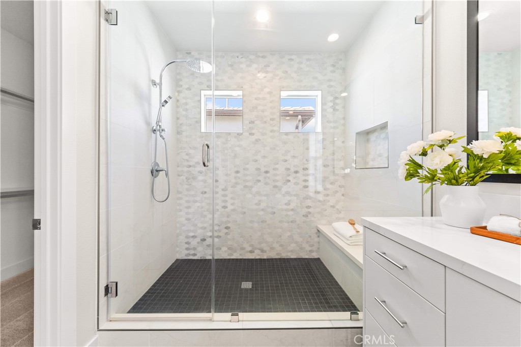 100 Walworth Property Photo 37