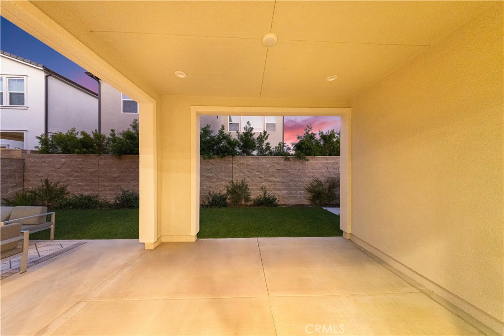100 Walworth Property Photo 40
