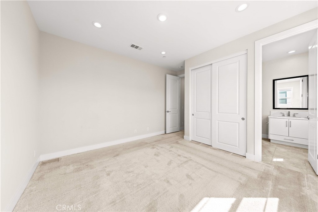 100 Walworth Property Photo 53