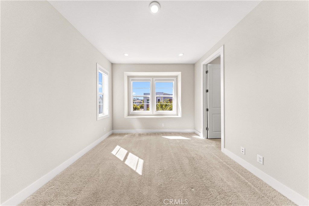 100 Walworth Property Photo 59