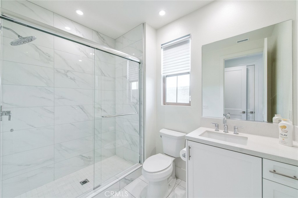 133 Hyperion Property Photo 5
